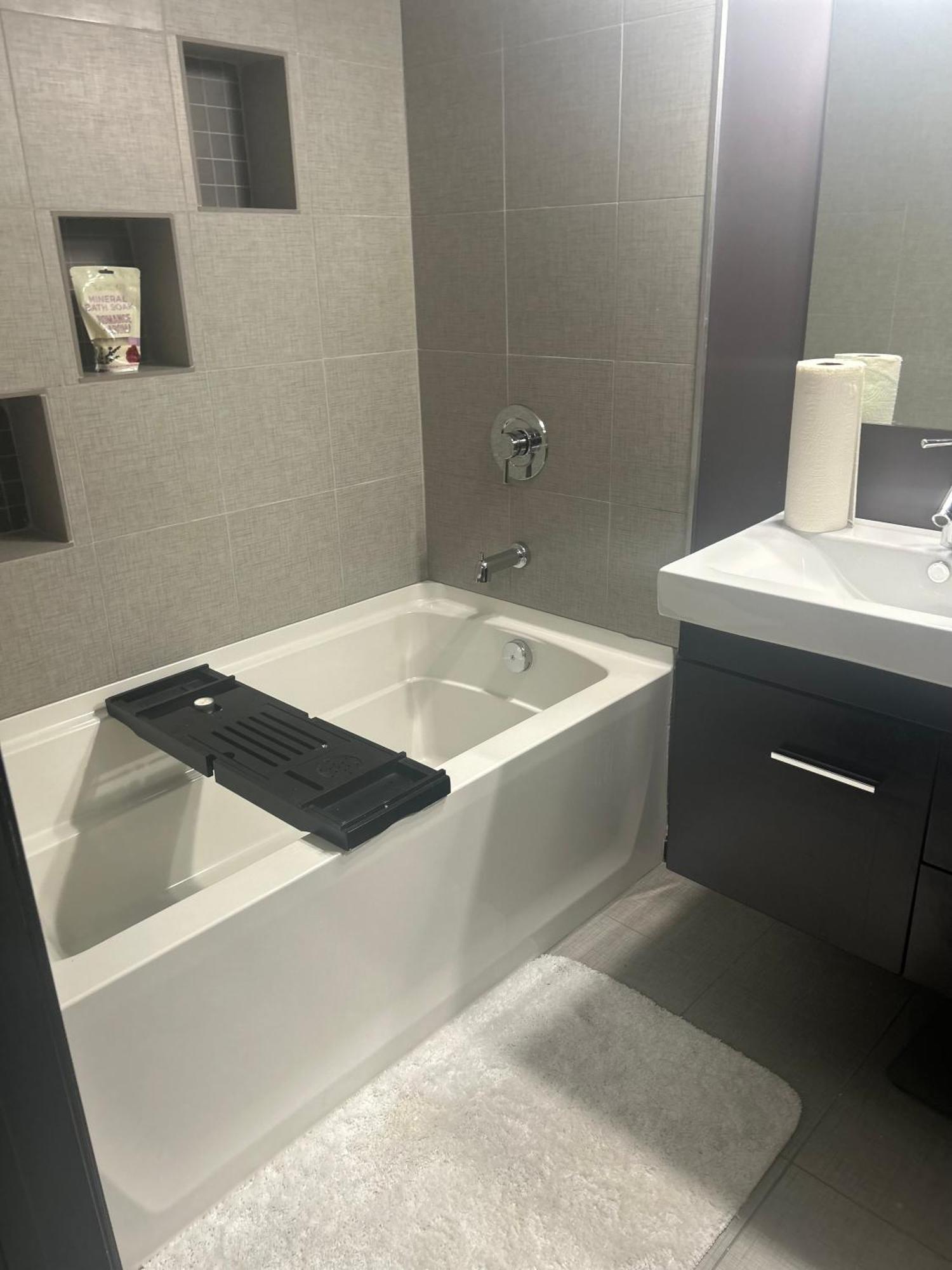 Bed And Breakfast In The Lake View Penthouse Cleveland Luaran gambar